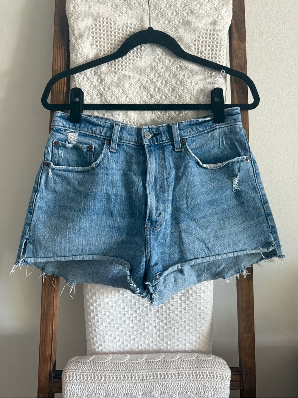 Abercrombie & Fitch Curve Love Medium Wash The Mom Short High Rise Denim Shorts